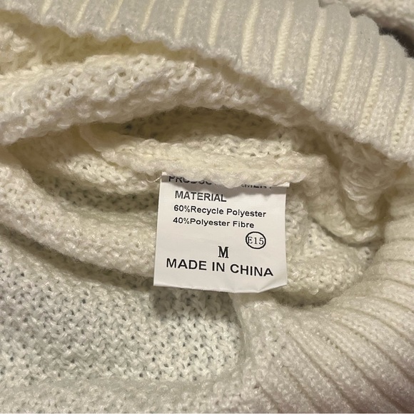 ✨ Cream Cable Knit Women's Sweater ✨ - Picture 4 of 5